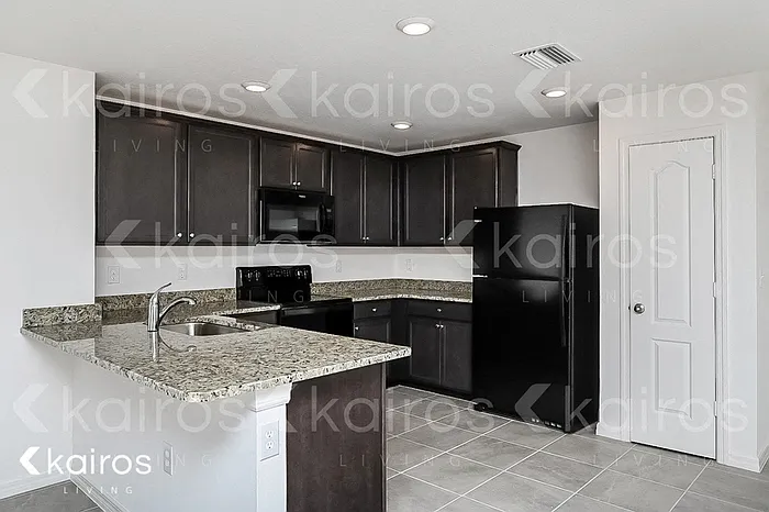 8456 Indian Laurel Ln — Photo 4