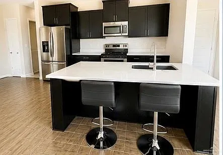 2 bed, 2.0 bath, 937 sqft, $1,600 — Photo 2