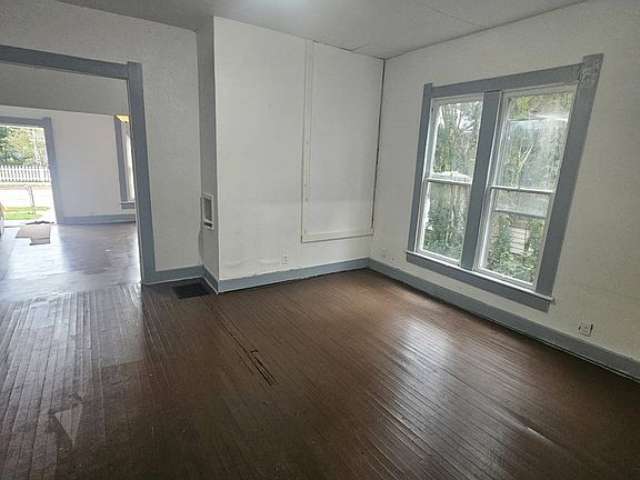 2nd image of 716 W 5th St #1