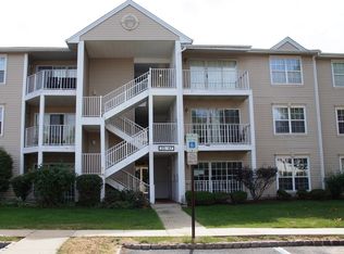 33 Lindsey Ct, Franklin Park, NJ