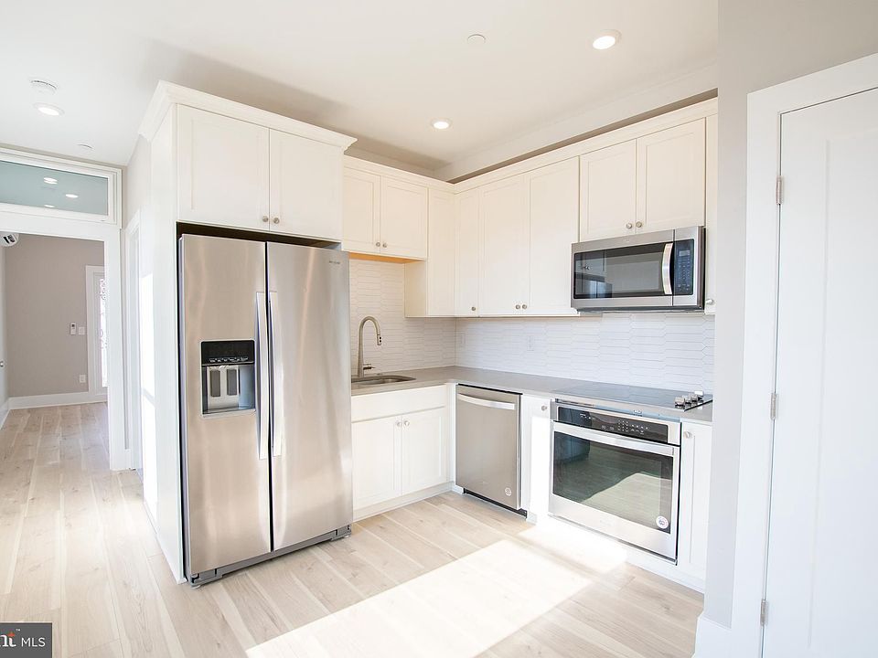 1st image of 720 N Preston St Unit 3R