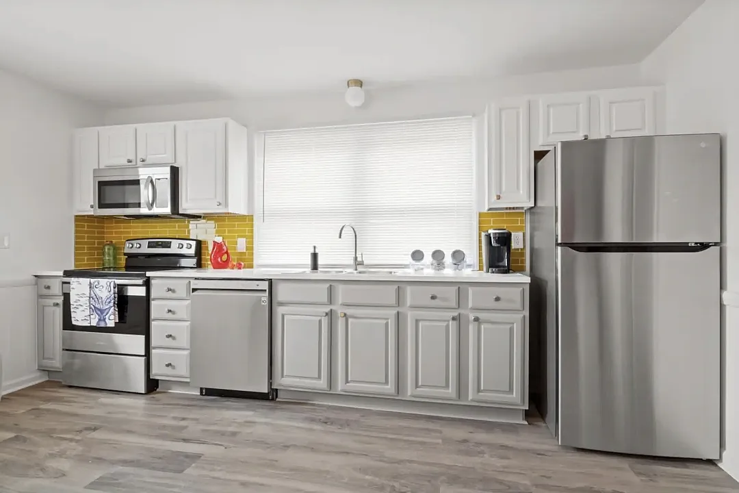 2 bed, $1,800 — Photo 2