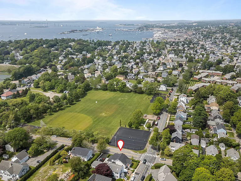 109 Carroll Ave — Photo 45