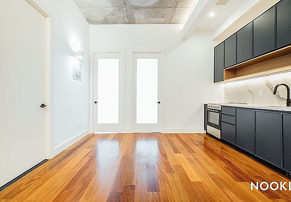 4th image of 215 Green St #3B