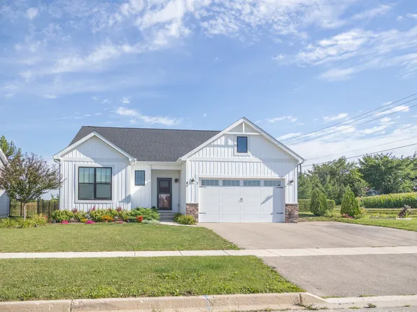 A4 W Pawpaw Ave, Cortland, IL 60112
