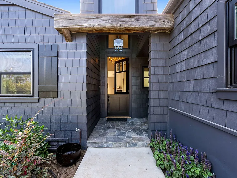 531 De Anza Dr — Photo 2