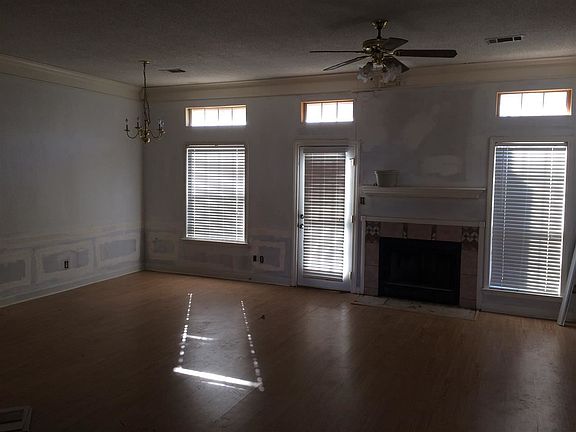 3rd image of 6615 Nelson Way Dr