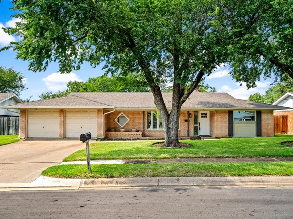 436 Fieldwood Ter, Hurst, TX 76053