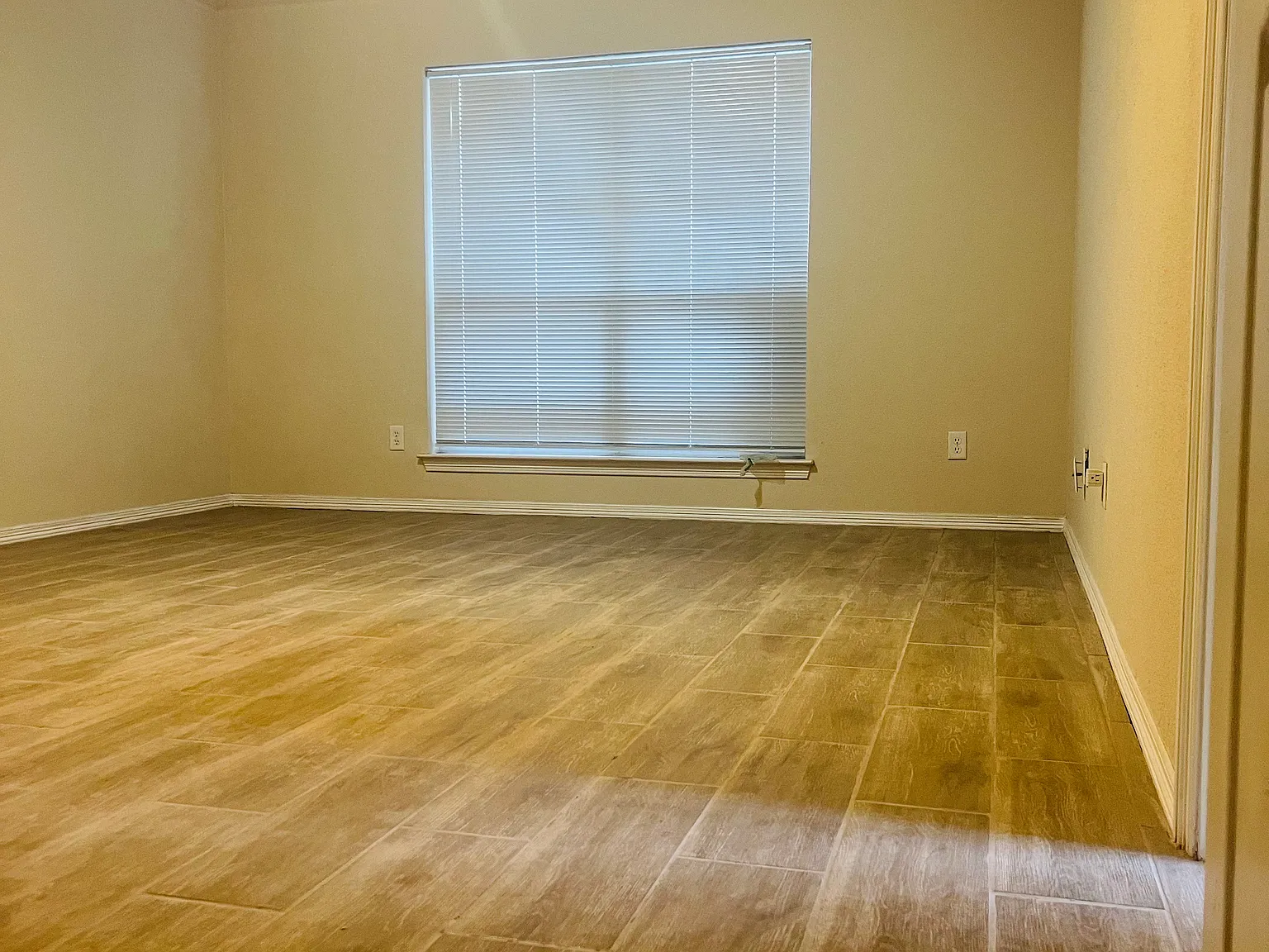 4 bed, 1969 sqft, $2,295 — Photo 4