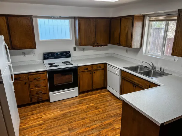 516 Hamilton St #516, Medford, OR 97501