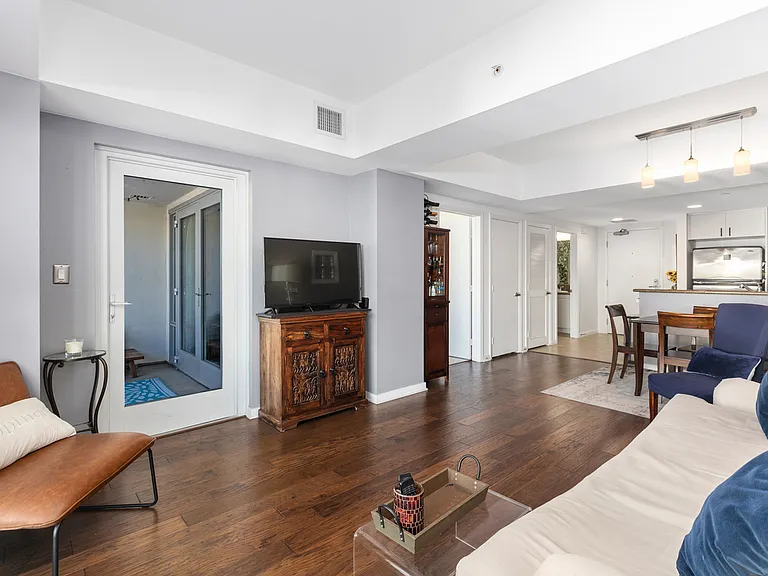 875 G St #302 — Photo 7