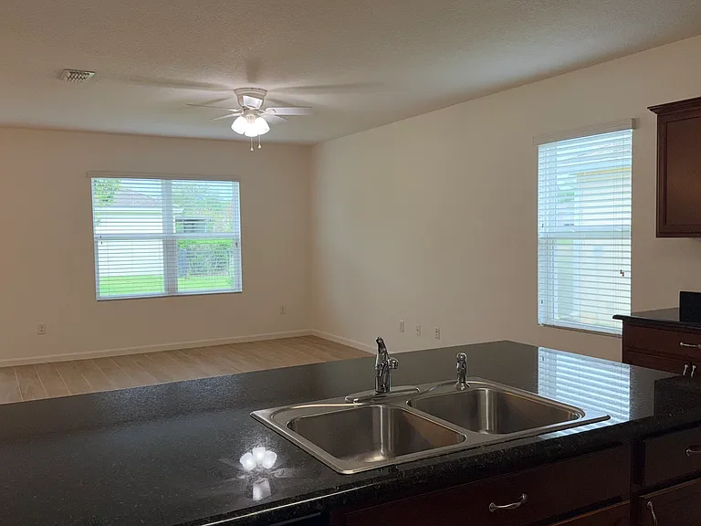 1522 Lexington Sq SW — Photo 11