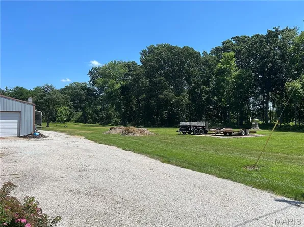 2106 N 2150th St, Saint Elmo, IL 62458