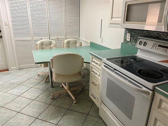 5th image of 661 WOODRIDGE DRIVE