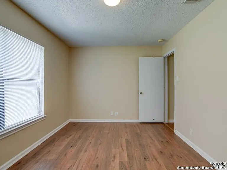 9203 Chinon — Photo 11