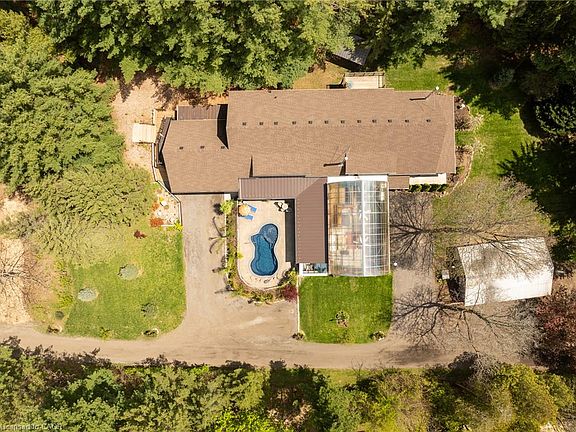2nd image of 573 Canboro Rd