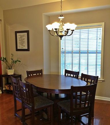 3rd image of 127 Windermere Cir