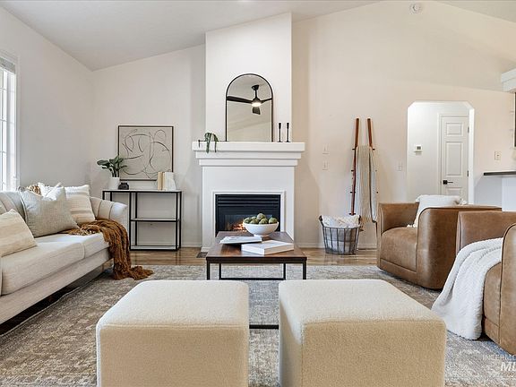 5th image of 13513 W Acorn St