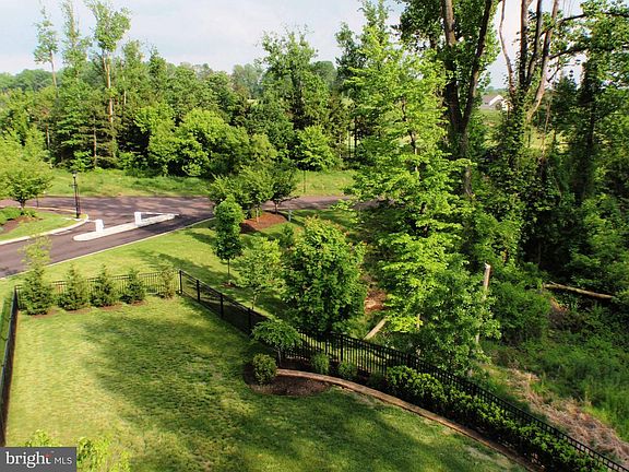 4th image of 59 Goldfinch Cir