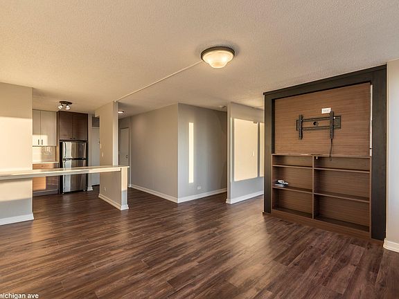 2nd image of 1206 S Michigan Ave #1122