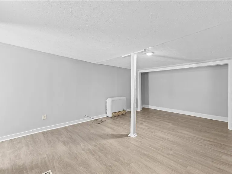 39 Avenue C — Photo 14