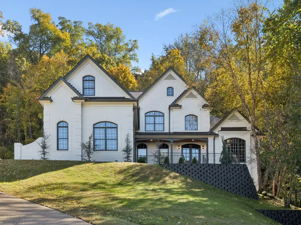 945 Travelers Ct, Nashville, TN 37220