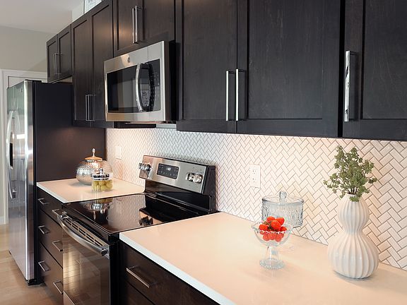 4th image of 215 E Pleasant St #20ZEP8