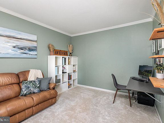 4th image of 18 Bellamy Ln
