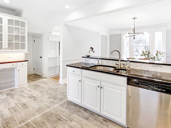 3rd image of 313 Lenox Ave