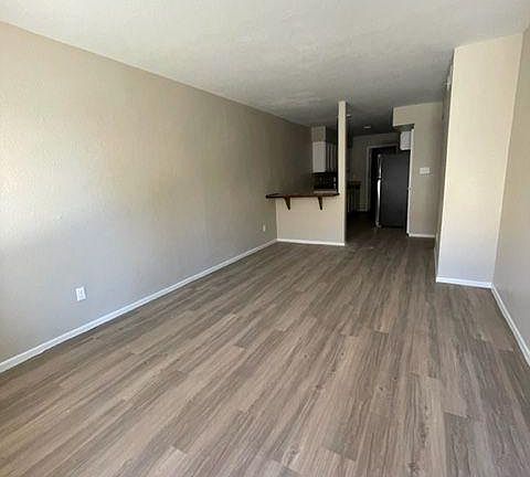 4th image of 115 W Inglewood St APT 2