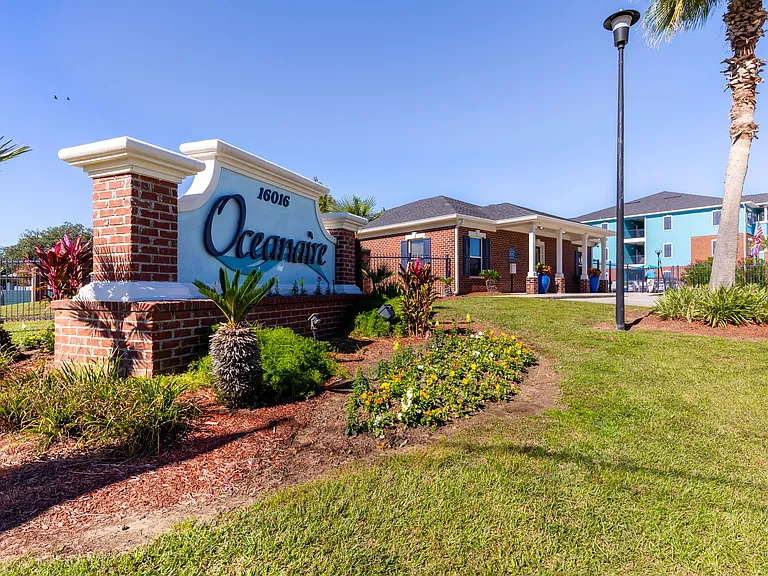 Oceanaire Apartments — Photo 27