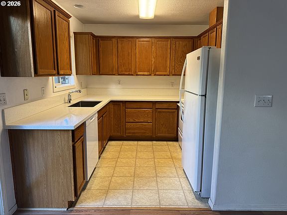 4th image of 3237 Olive St