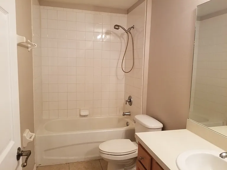 907 Chenault St — Photo 9