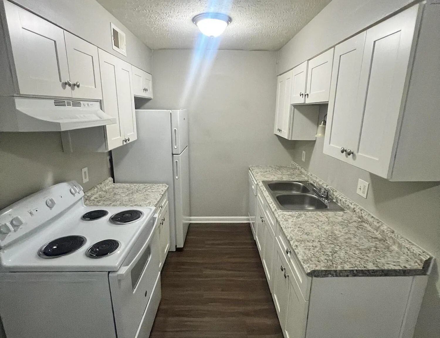2 bed, 1.0 bath, 925 sqft, $950 — Photo 1