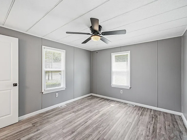 320 E Earp St — Photo 23