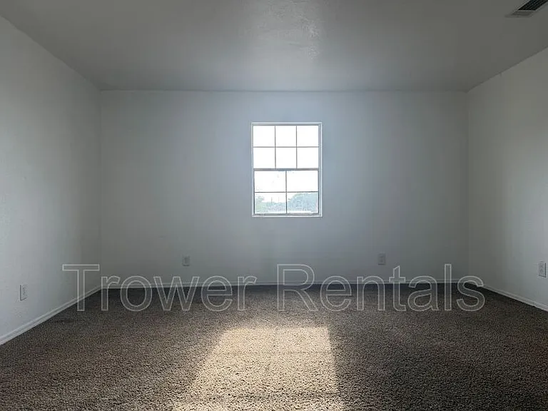 406 San Jacinto St — Photo 11