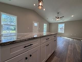 5th image of 804 Harrison Ave