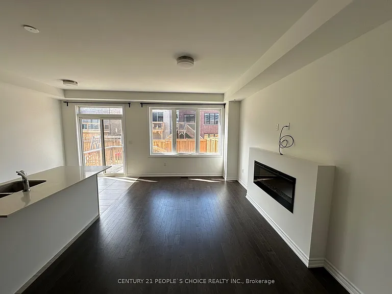 1471 Blackmore St — Photo 10