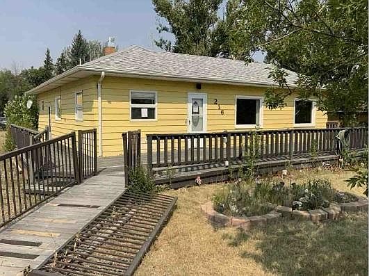 2nd image of 216 3rd Ave SE