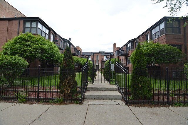 1st image of 7320 N Winchester Ave APT 2W