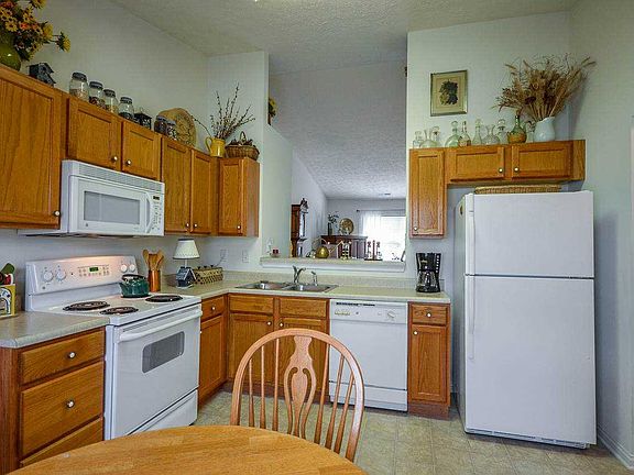 3rd image of 4701 Hartsaw Ct