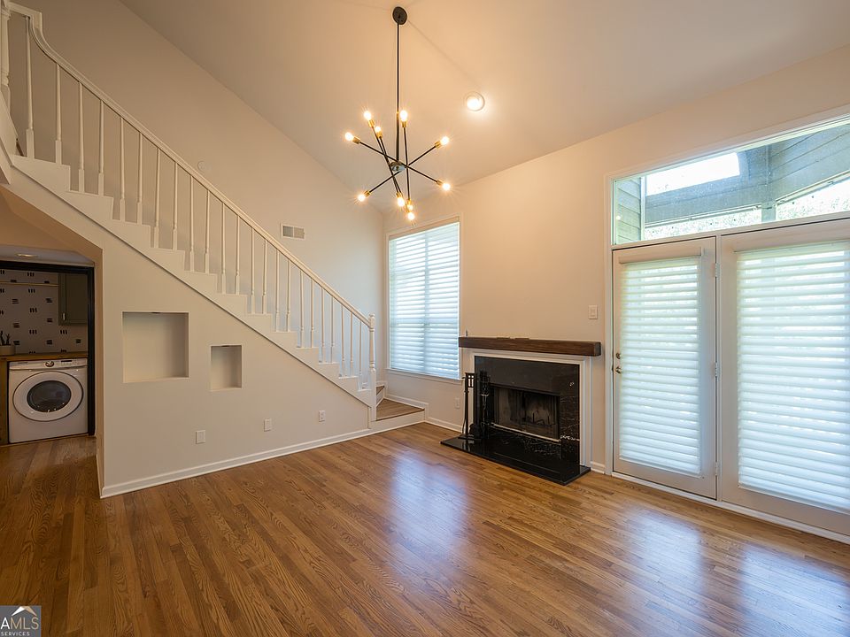 1st image of 521 McGill Park Ave NE