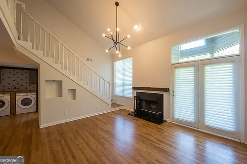 521 McGill Park Ave NE Photo 1