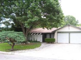 8222 Phoenix Ave, Universal City, TX 78148