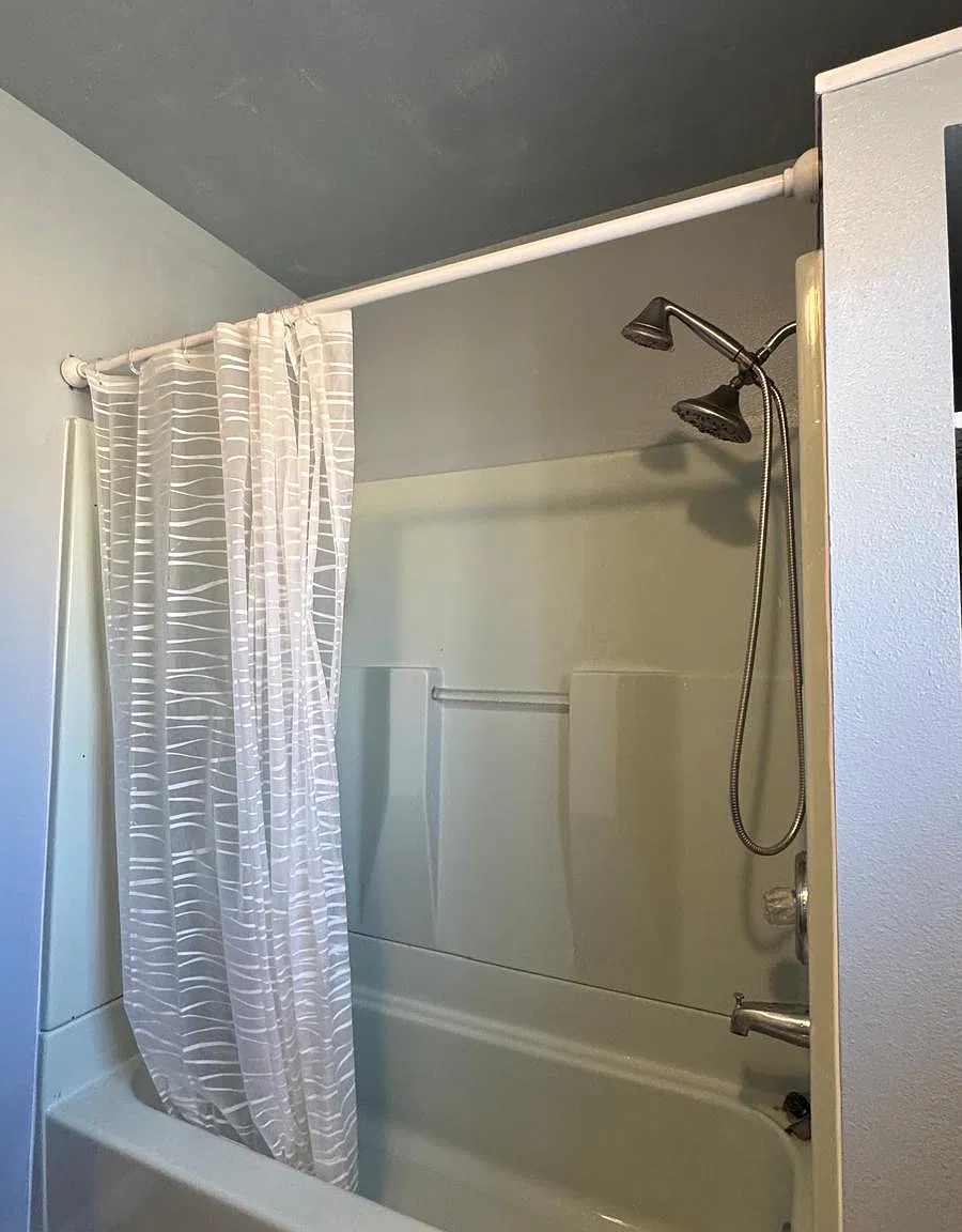3 bed, 1100 sqft, $1,300 — Photo 1