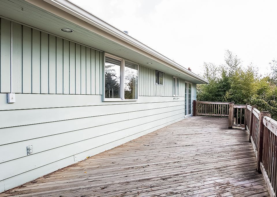 Entertaining Sized Deck