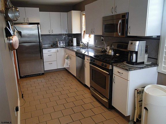 2nd image of 136 37th St #W