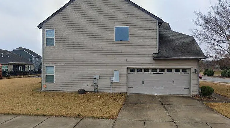 3001 Burgess Dr — Photo 1