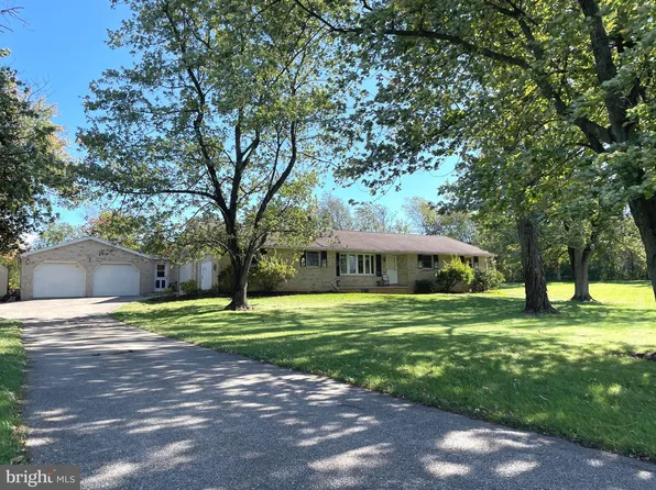 4524 Walters Hatchery Rd, Spring Grove, PA 17362
