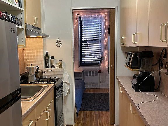 2nd image of 2299 E 13th St APT 3A